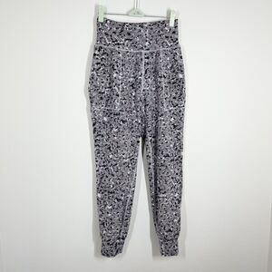Athleta Salutation Textured Jogger Size S Gray Patterned Stretch‎ Knit Lounge